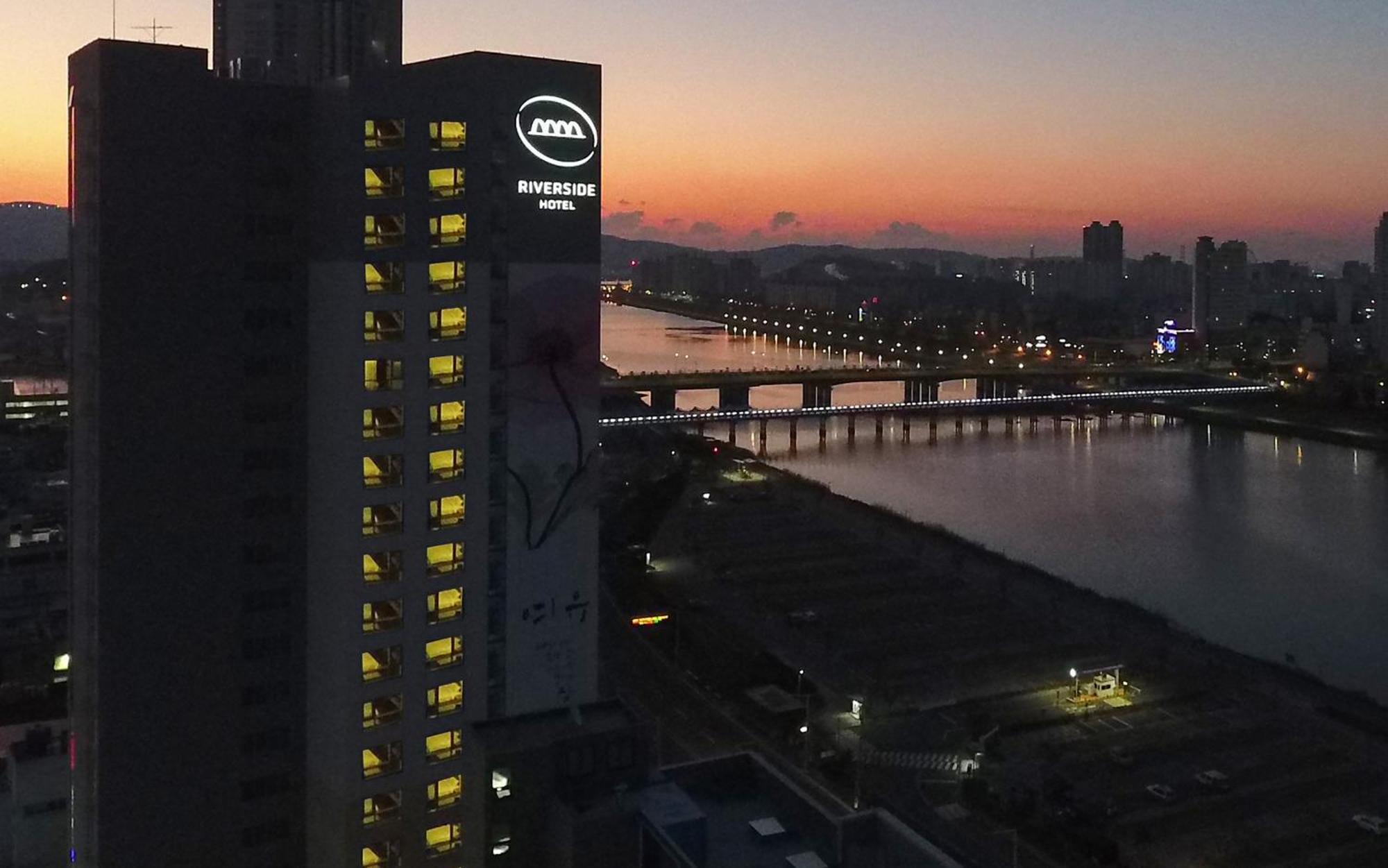 Hotel Riverside Ilsan Ni Exterior photo